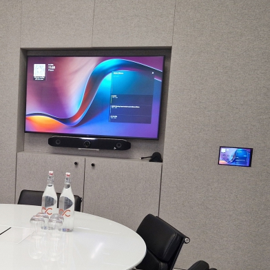 Integrated display screen and teams console Bright meeting toom with integrated screen, video conferencing bar and Teams console